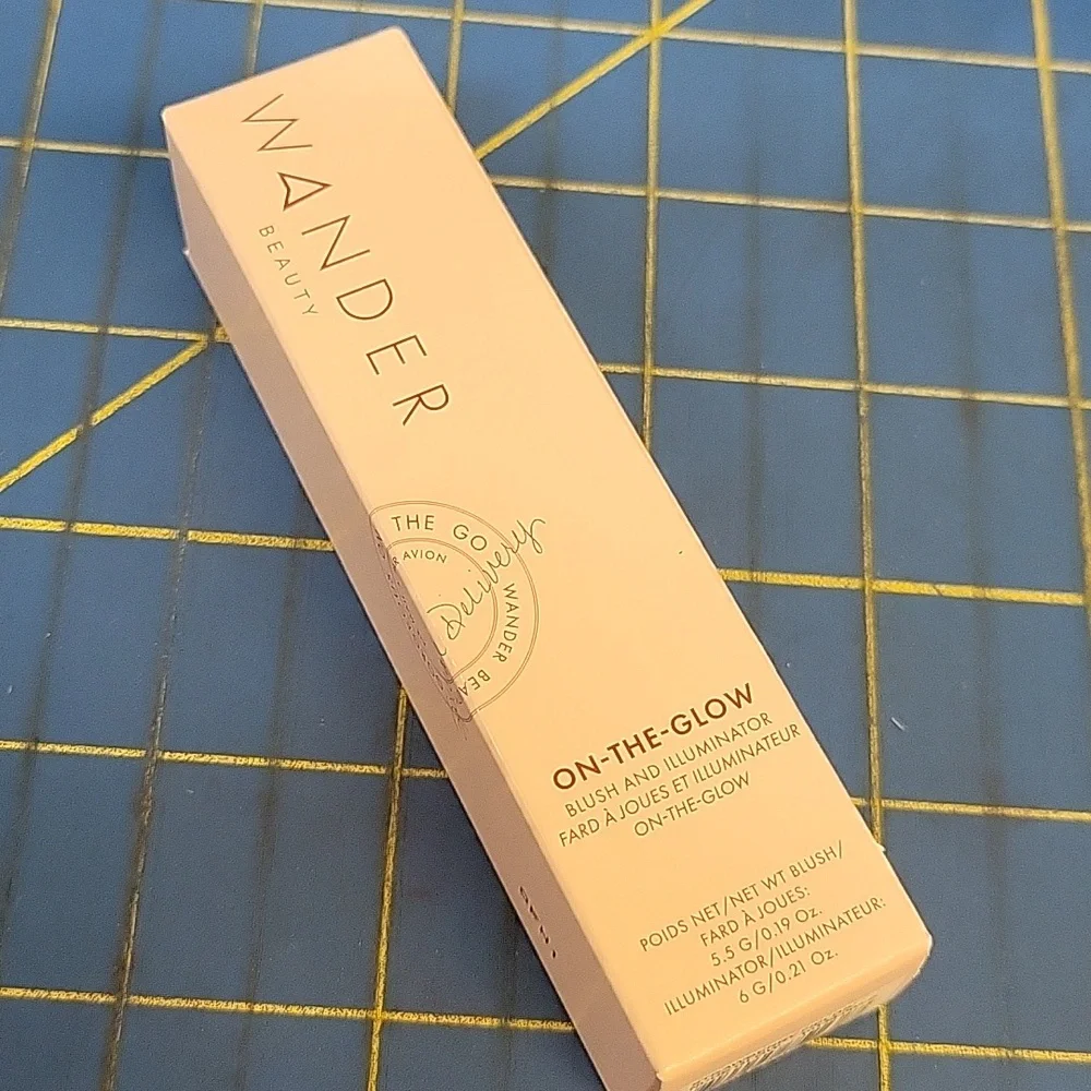 Wander Beauty On-The-Glow Blush Illuminator Strawberry Fields/ Nude Glow New